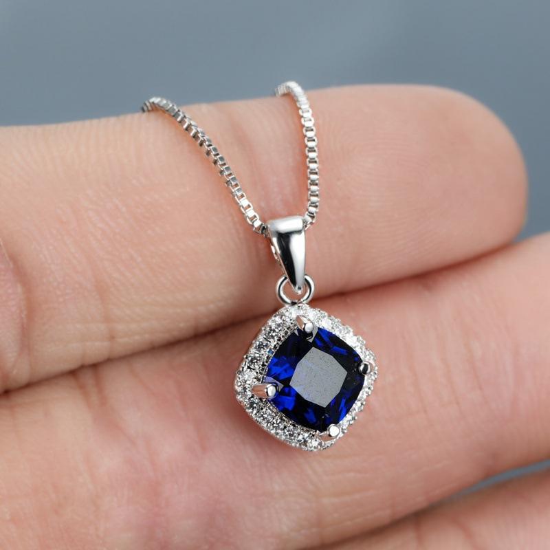 

Platinum emerald square diamond edge small white diamond necklace simple versatile collarbone chain