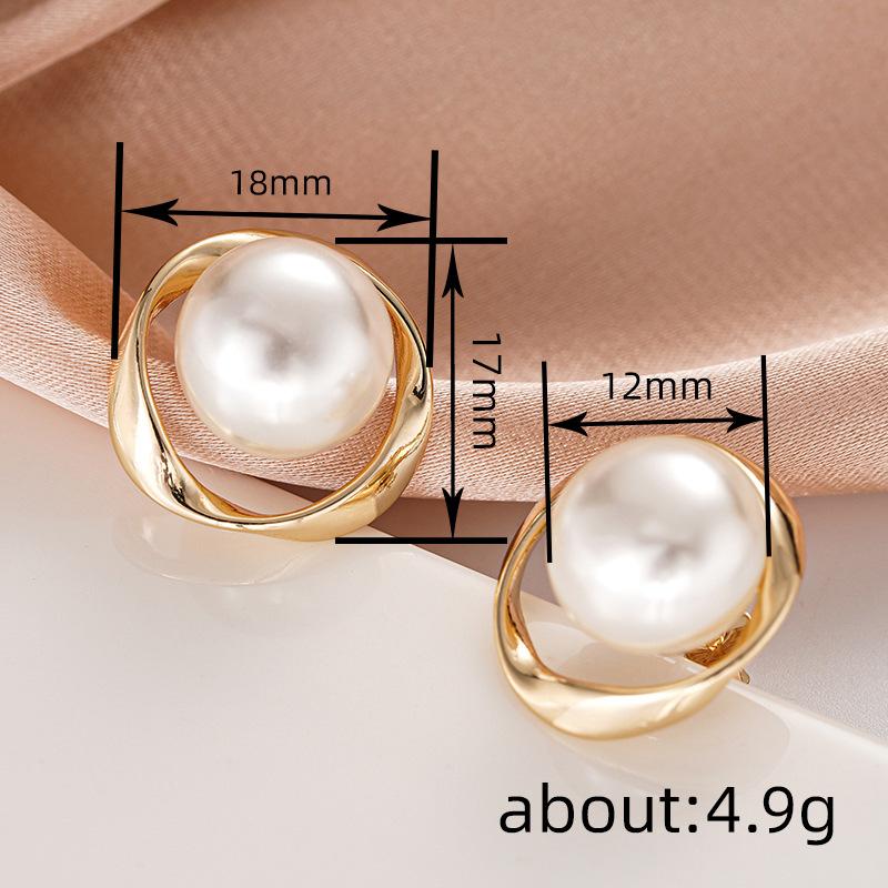 Twisted frame Baroque pearl earrings, irregular vortex metal, women's large imitation pearl earrings, elegant retro jewelry gifts