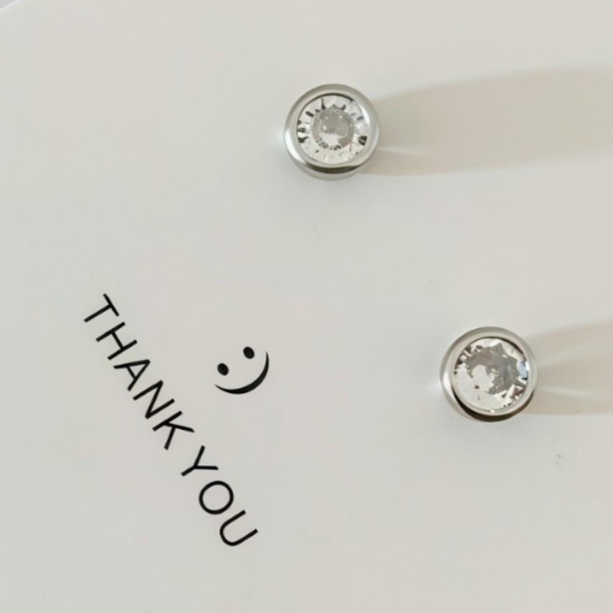 

Korean Style Round Bead Screw Back Stud Earrings with Niche Design