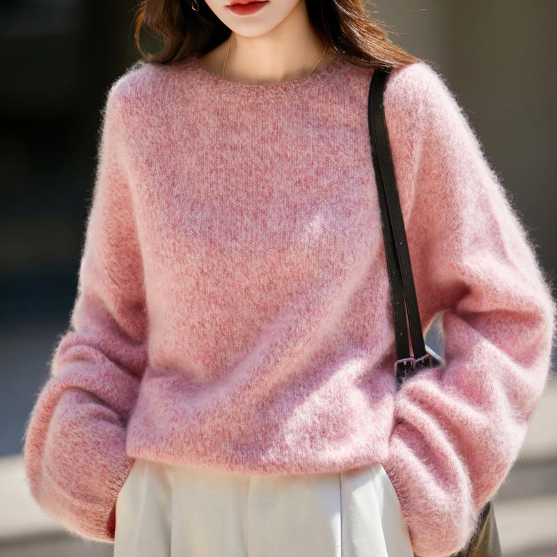Women's Plush Wool Round Neck Sweater - Seamless, Thickened, Warm, and Versatile for Autumn and Winter.