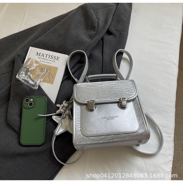 

2025 новый нишевый простой тренд студенческий класс маленький рюкзак женская сумка корейская версия ретро мода дорожный рюкзак