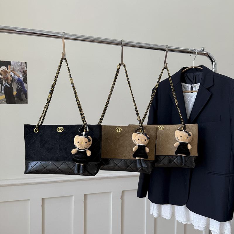 Tote Bag 2025 New Small Fragrant Style Retro Wandering Commuting Large Capacity Chain Underarm Commuting Versatile Suede Bag