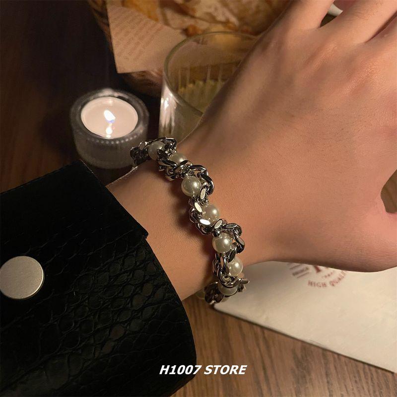 

Титановая сталь Толстый тип Тяжелая промышленность Намотка жемчуга Мужское ожерелье Нишевый дизайн Ожерелье Цепочка на ключицу Женская Легче всего сочетать Цепочка для свитера Ювелирные изделия Pearl-wound bracelet