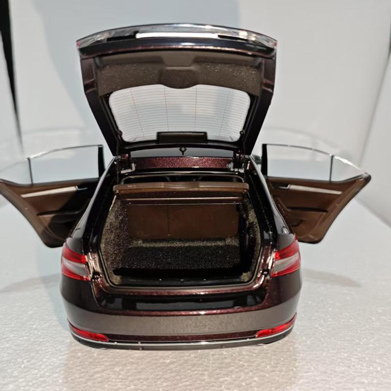 AAAIY1 Diecast 1/18 Size Skoda Model Car NEW SUPERB Alloy Car Model Skoda SUPERB Collection Display Hobby Original Box