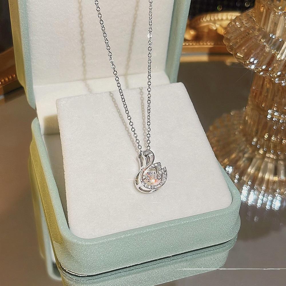 

Высококачественное корейское ожерелье из титановой стали: Невыцветающий, легкий, простой роскошный кулон с цепочкой на ключицу для женщин