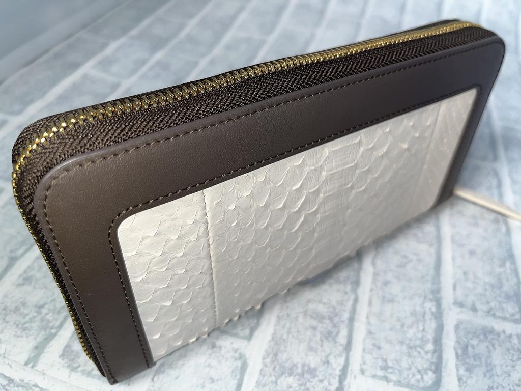 Long wallet with round zipper, made of genuine diamond python leather and genuine lamb leather, 702582 (Ivory)