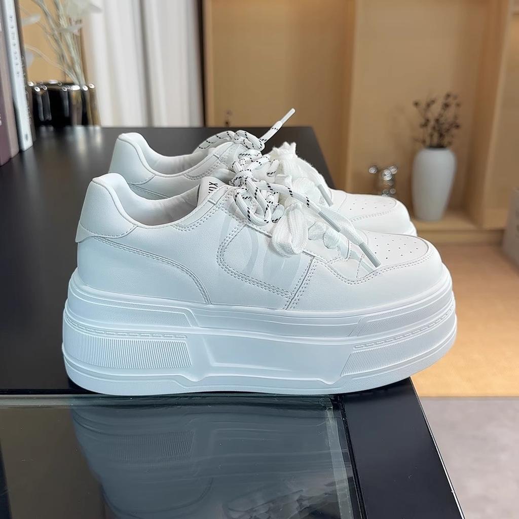 Muffin platform white shoes women's 2025 new fashionable versatile small height increase breathable casual sports shoes