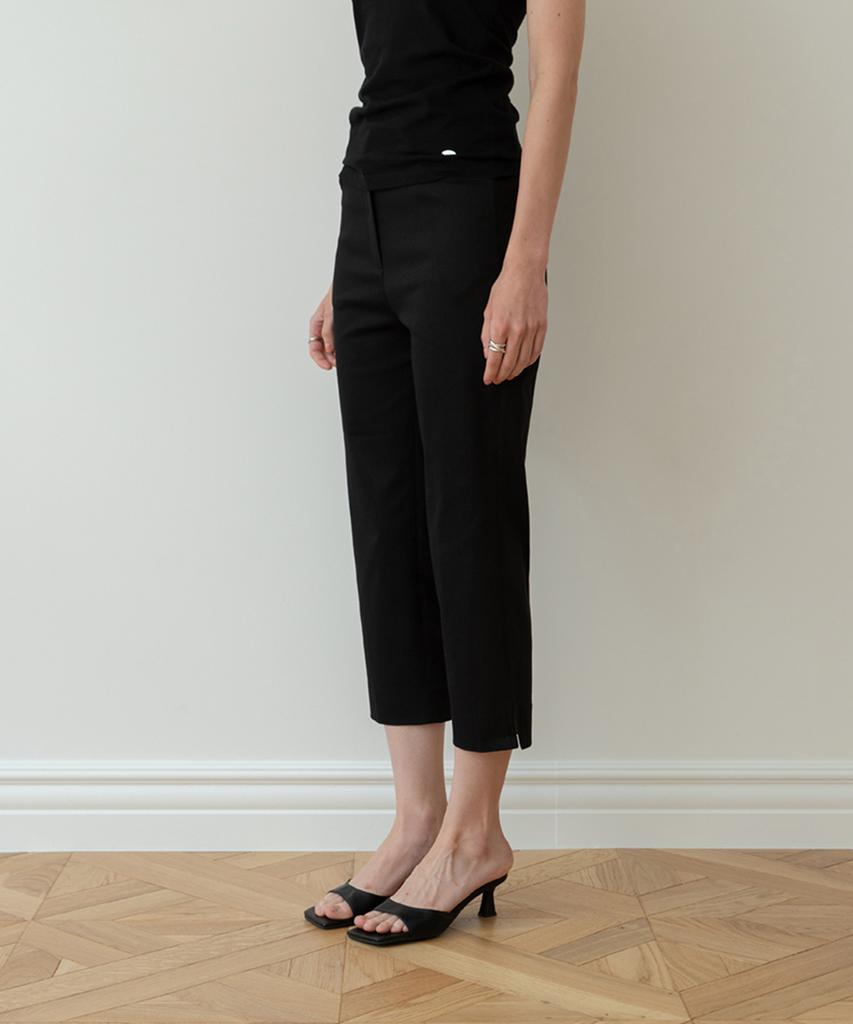 Peleubeu Capri Slit Pants