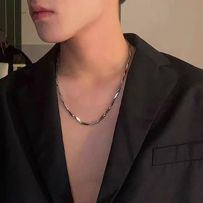 Necklace Men'S Trendy Hip-Hop Collarbone Chain Cuban Chain Men'S Light Luxury Niche Titanium Steel Sweater Chain Cold Wind Accessories
