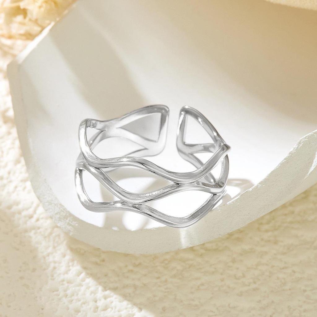 Elegant Wave Ring for Women - 18K Gold Electroplated Stainless Steel
