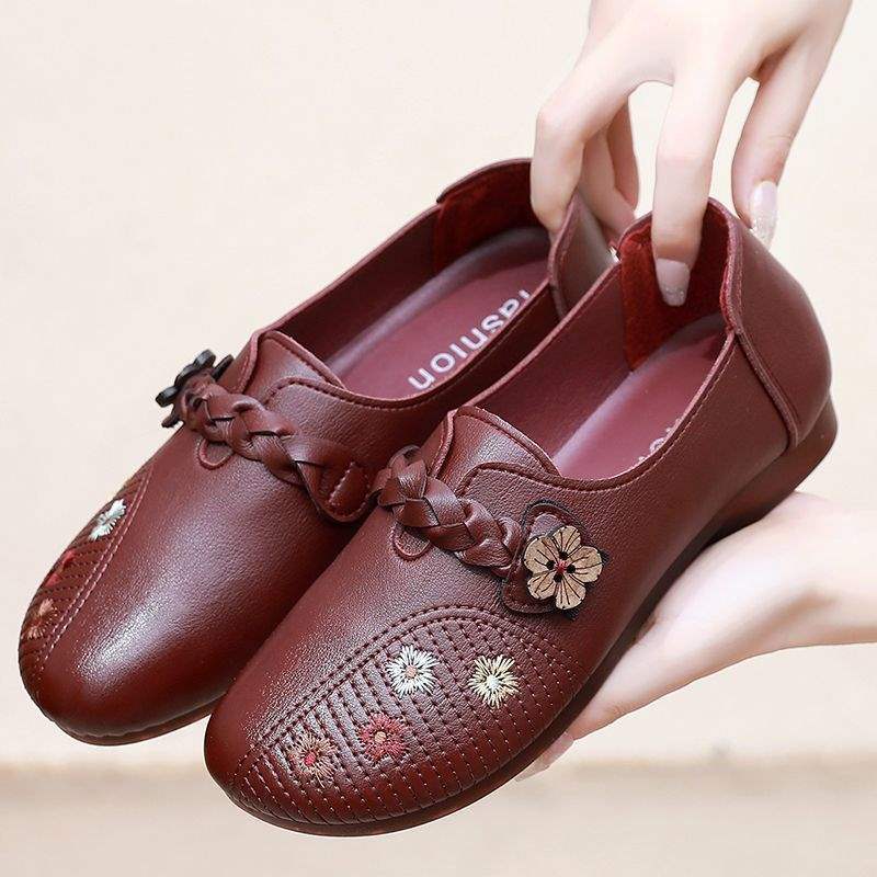 

Мягкая кожа мягкая подошва нескользящие туфли для мамы весна и осень новая этническая одинарная обувь плоская подошва нескользящая мягкая подошва для среднего и пожилого возраста 40