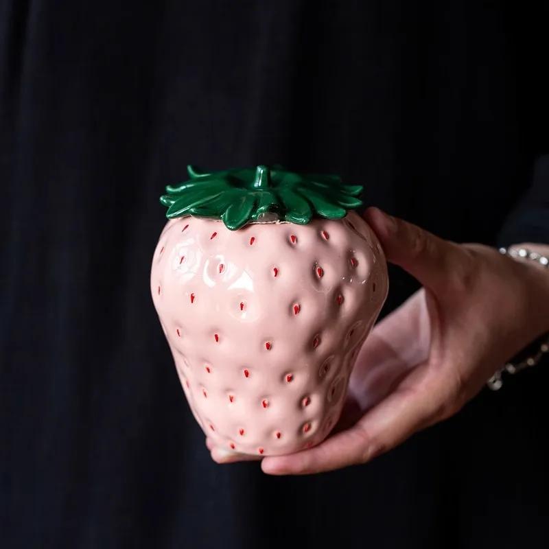 Strawberry Tea Pot Chinese Creative Ceramic Black Tea Storage Tank Sealed Tank Hand Moisture-proof Mini Storage Tank Personality