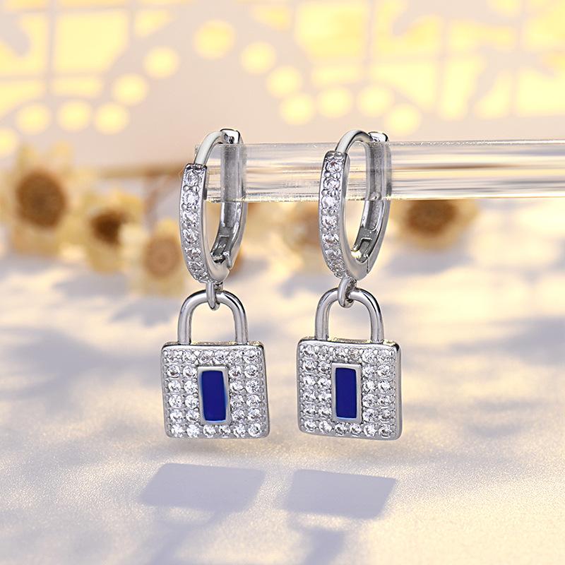 

Серьги в стиле хип-хоп с замком-головой, полные бриллиантов, для женщин с простым и модным темпераментом, серьги Niche Light Luxury