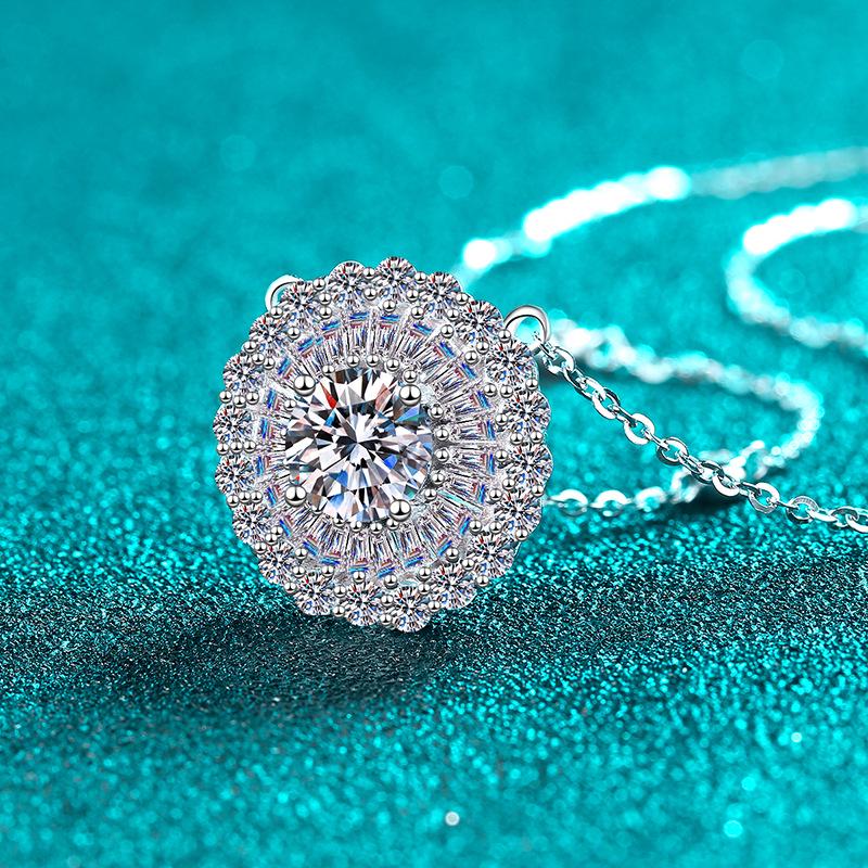 Yin Baichuan S925 Silver Moissanite Sunflower Necklace - Exquisite Clavicle Chain Pendant for Women