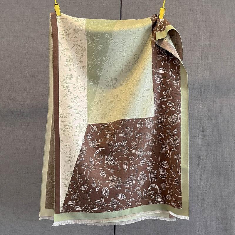 Autumn New Cashmere Tassel Scarf Women's Fashion Age-reducing Jacquard Scarf Warm and Thickened Large Shawl