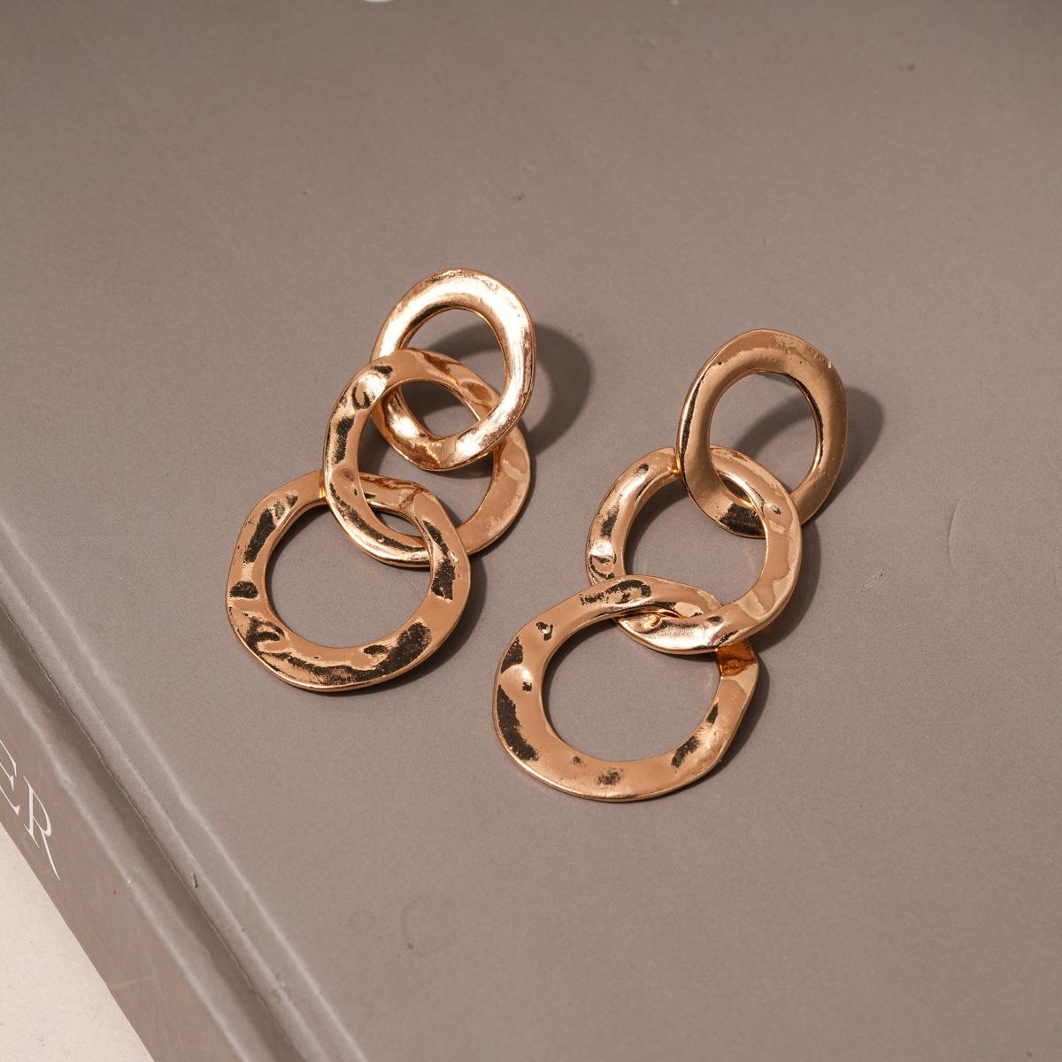 

Модные серьги-подвески для женщин золотой