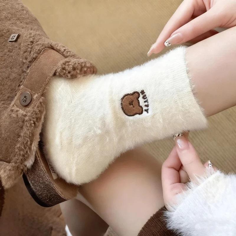 4 Pairs of Thick and Warm Cartoon Animal Bow Pattern Mid Tube Socks for Women in Autumn and Winter Suitable for Indoor Home Wear