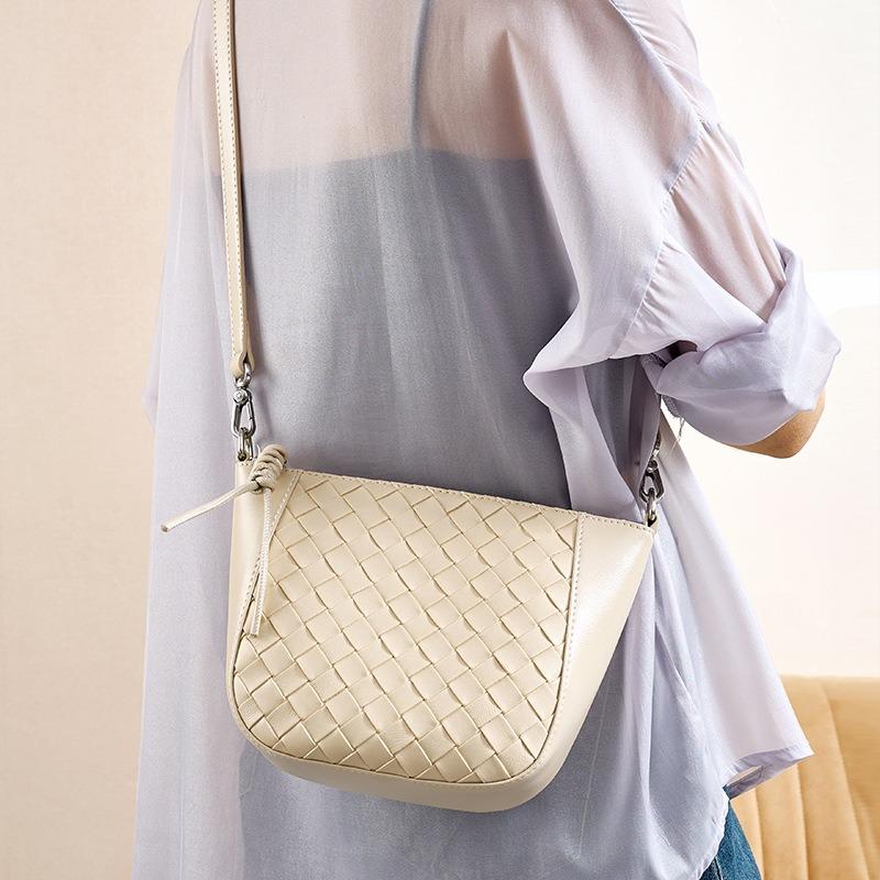 Guangzhou Luggage Fashion High Sense Shoulder Leather Messenger Bag, Woven Messenger Bag Women's Versatile Dumpling Bag