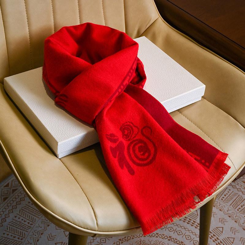 Year of the sheep old man scarf grandma mother birthday gift red in the elderly man and woman gift box for elders in winter