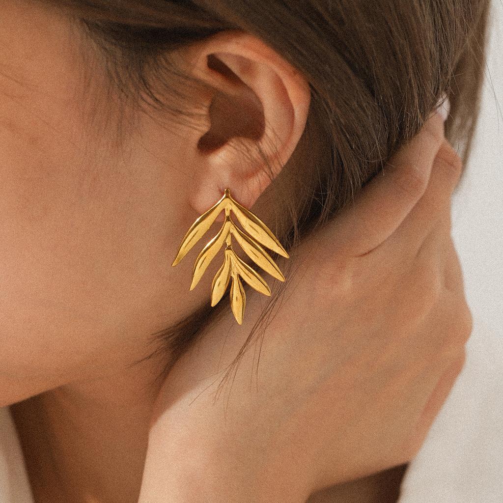 Simple Gold Leaf Earrings Hypoallergenic Titanium Steel Dainty Elegant Everyday Wear Non-Tarnish Ear Jewelry