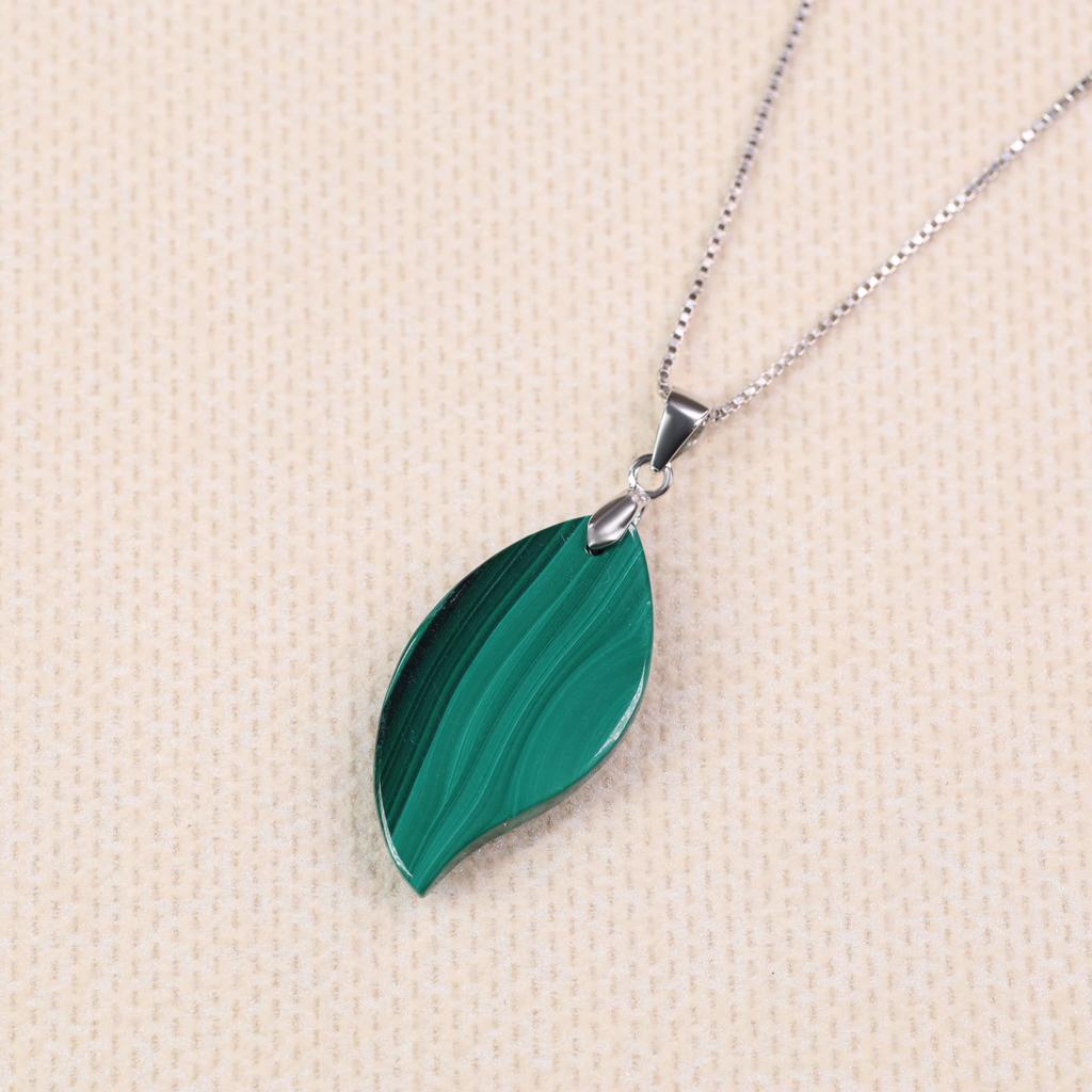 Malachite Leaf Natural Blessing Amulet Power Stone Pendant for Women [Koai]