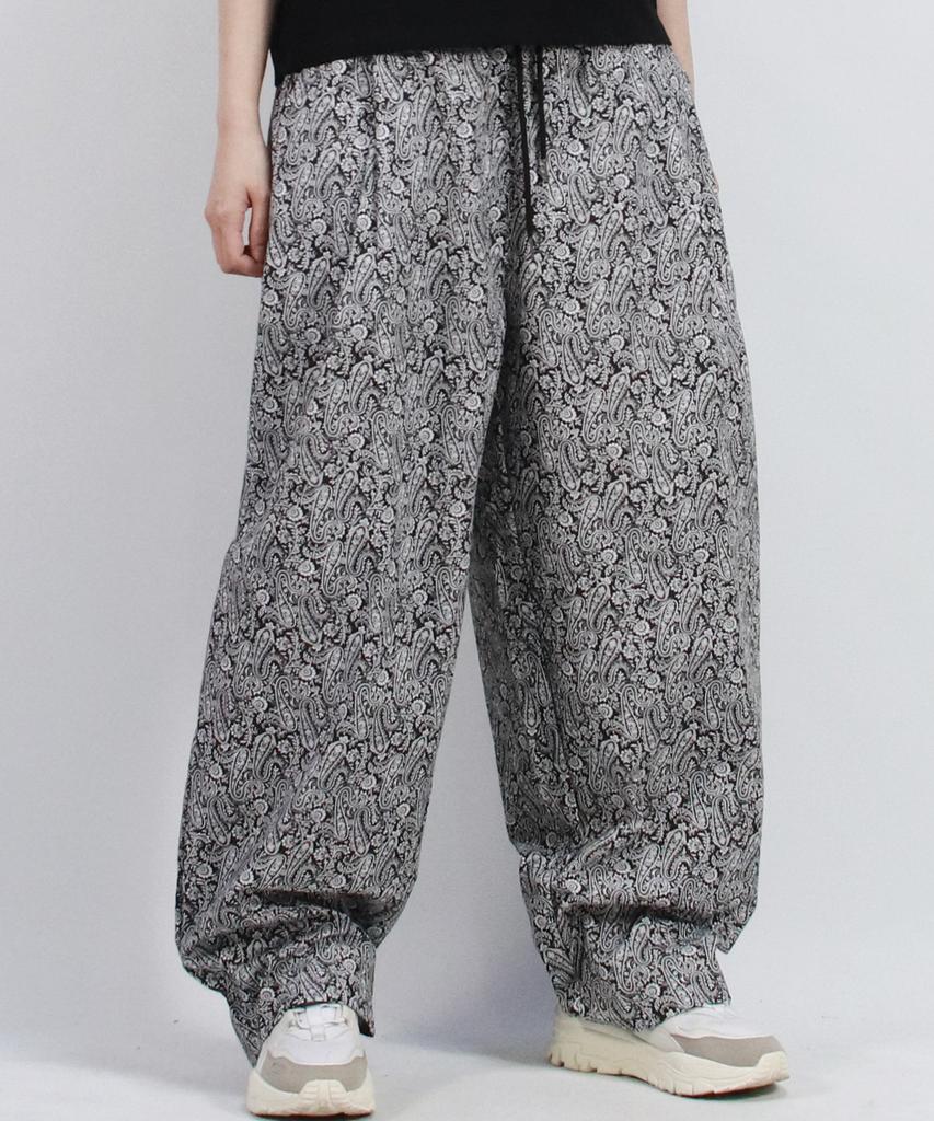 Deumakeu Paisley Side One Tuck Curved Wide Pants Black