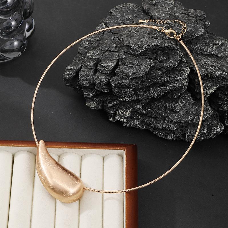 European and American women s collar fashion simple alloy pendant short necklace jewelry