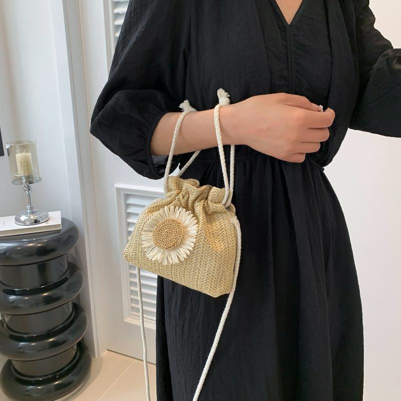 Woven Bag New Trendy 2025 Spring and Summer Straw Woven Cute Bucket Bag Simple Personality Girl Straw Woven Shoulder Messenger Bag