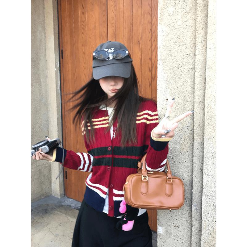 

Осенний топ однобортный контрастного цвета вязаный кардиган женский новый уменьшающий возраст свитер женская майка внутри и снаружи Average size 80-75kg красный