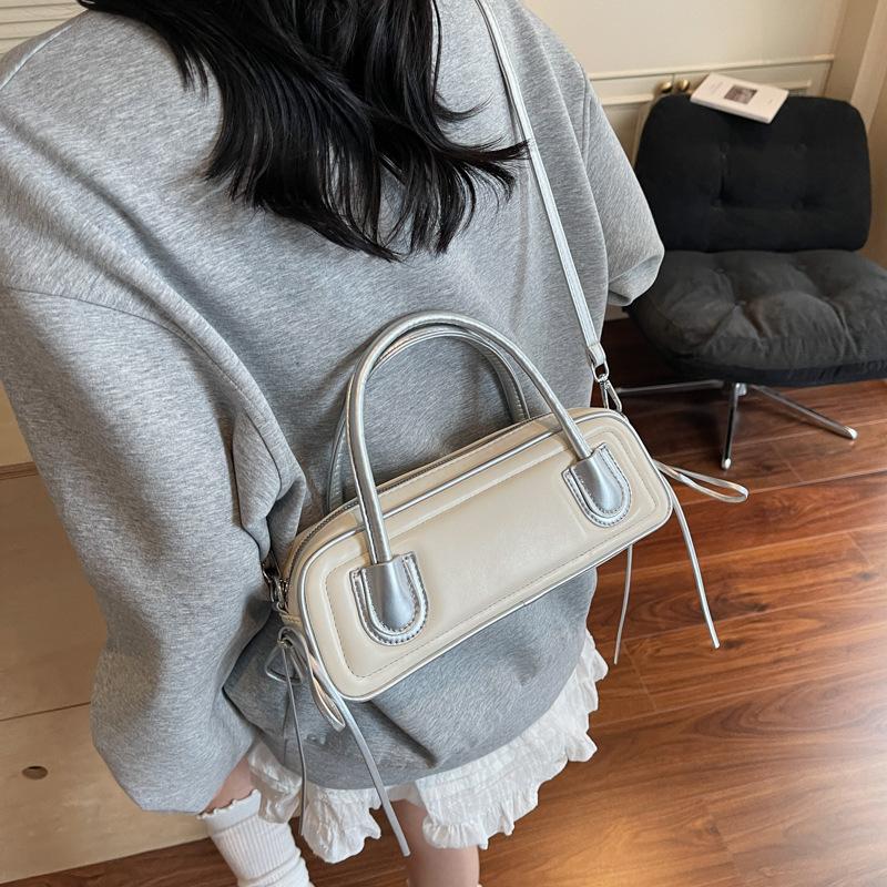 Korean version of fashionable textured portable bowling bag women's 2025 new trend versatile contrasting color baguette underarm women's bag