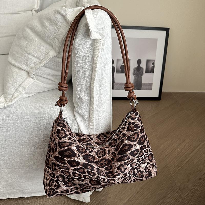 Popular Leopard Print Large Capacity Bag for Women In Autumn and Winter New Versatile Crossbody Bag Casual One-shoulder Bucket Bag
