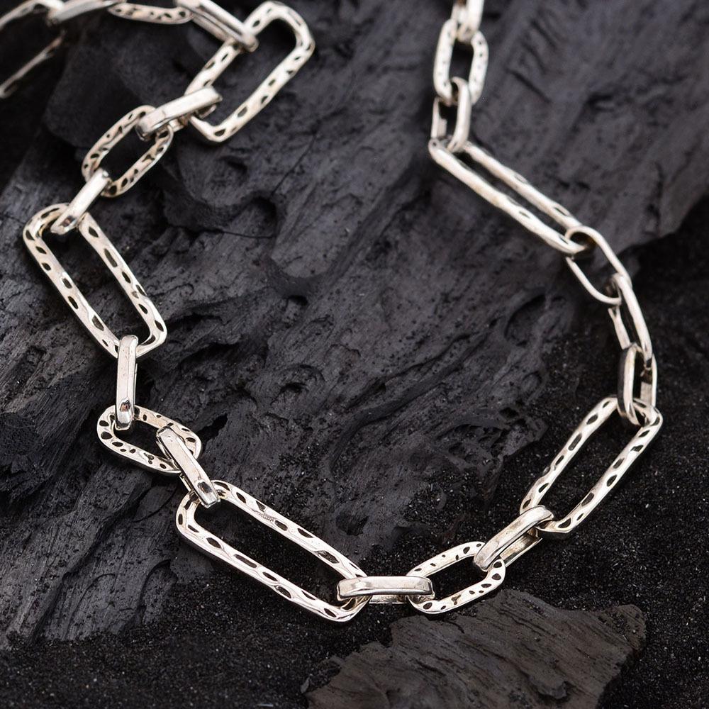 Early Spring Light Luxury Niche Pattern Back-Shaped Chain Necklace Female Simple High-End Versatile Collarbone Chain