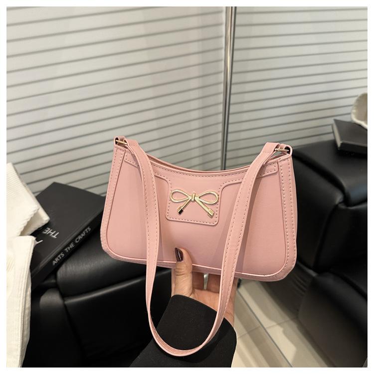 

Модная сумка-багет под мышкой с бантом женская 2025 новая корейская версия, индивидуальная трендовая плечевая текстурная сумка в иностранном стиле для通勤 розовый