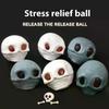 Squeezable Skull Shape Decompression Toy, Creative Halloween Toy, Blood and Magnets, Set of 1/2