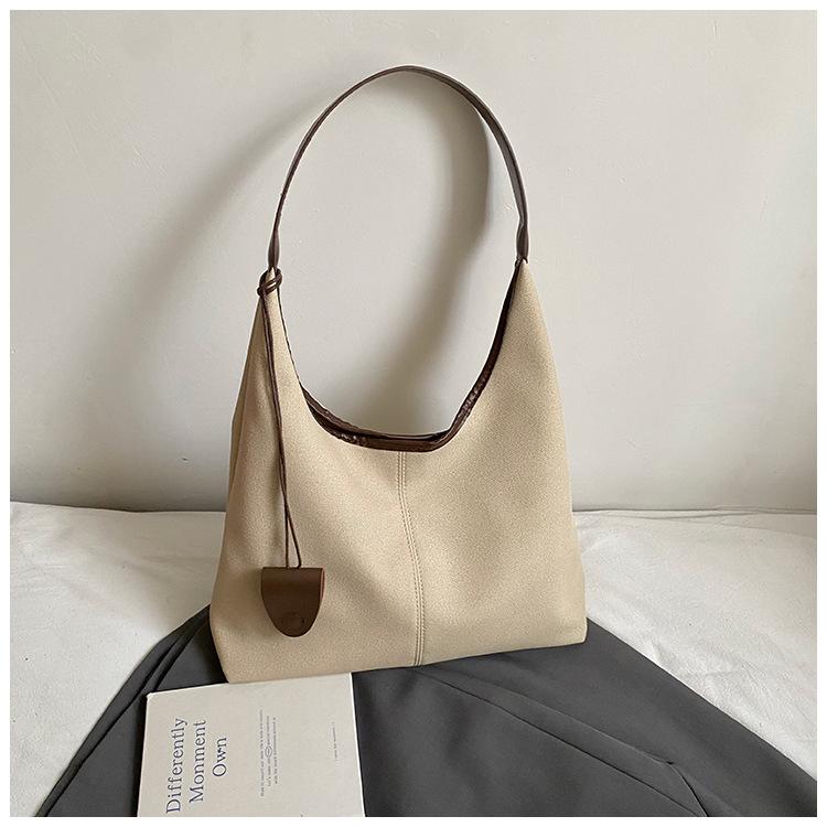 

Large-capacity retro soft leather versatile tote bag women s 2025 new high-end fashion shoulder bag mother and child commuter bag