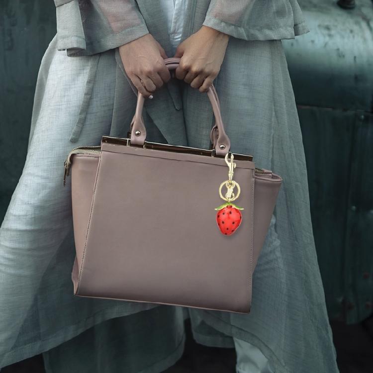 Fashion Strawberry Bag Charm Keyring Accessory Metal Key Pendant Alloy Texture Perfect for Decorating Purse and Backpack