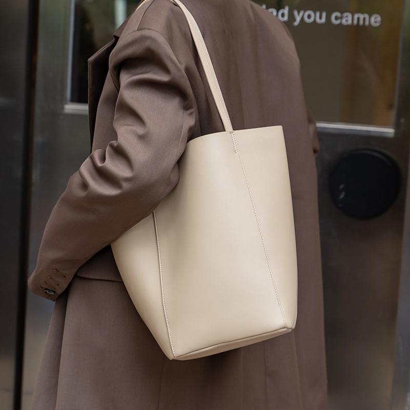 2026 New Simple And Versatile Cowhide Shoulder Bag  Fashionable Commuting Bucket Bag For Women