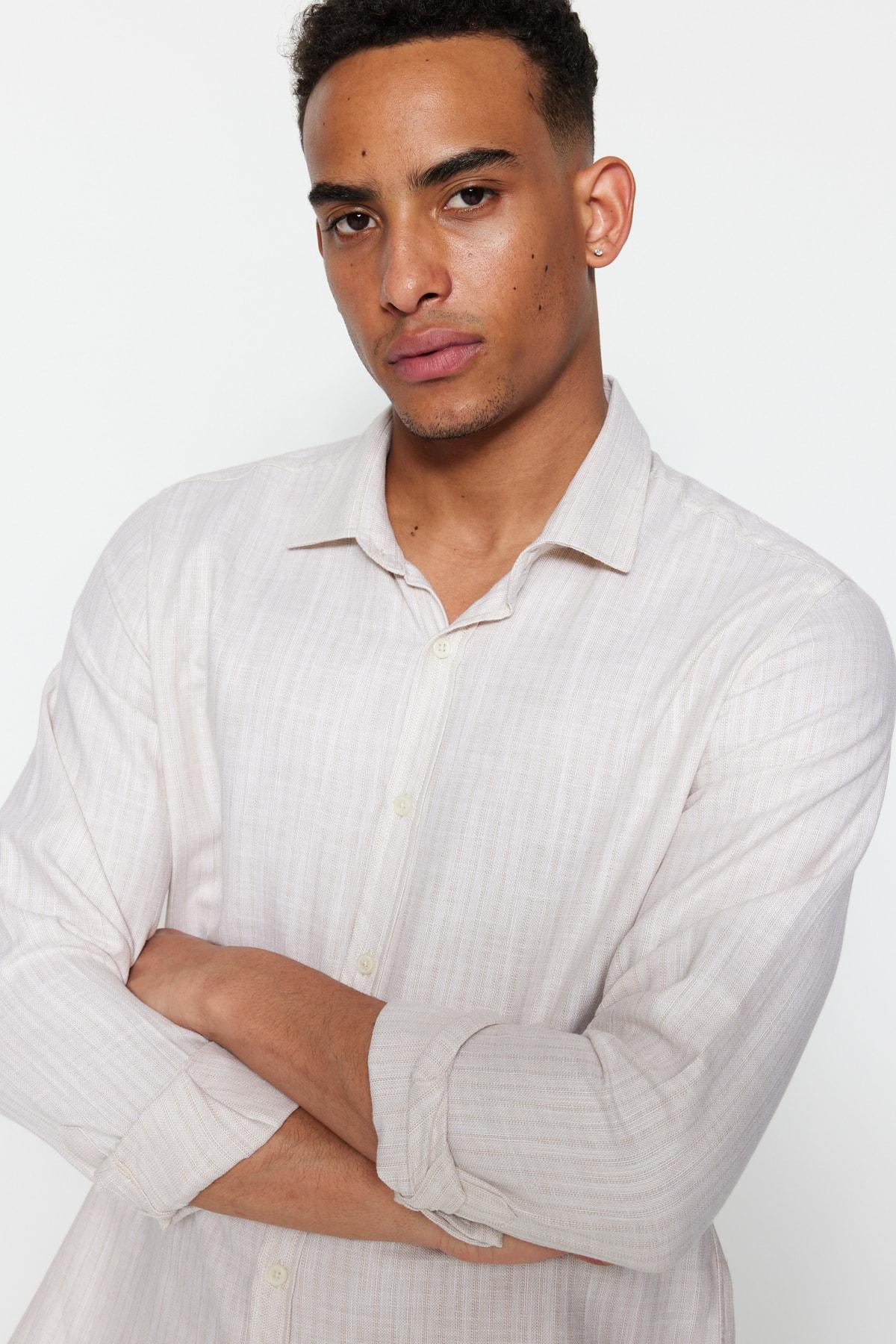 

Бежевая мужская рубашка с воротником и эполетом TMNSS22GO0040..