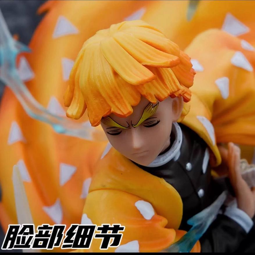 Auf Lager Demon Slayer 35cm Agatsuma Zenitsu Donnerblitz-Hieb Doppelkopf-Schnitzerei Leuchtende Animationsfigur Überraschungsgeschenk
