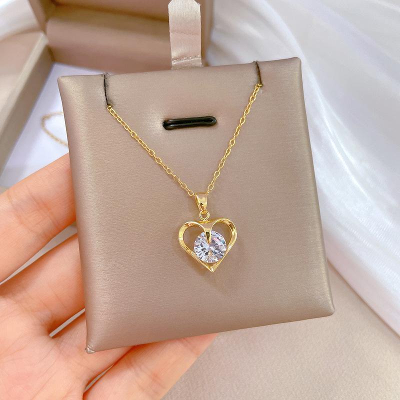 

Titanium Steel Light Luxury Zircon Heart Necklace - Elegant Gold Clavicle Chain