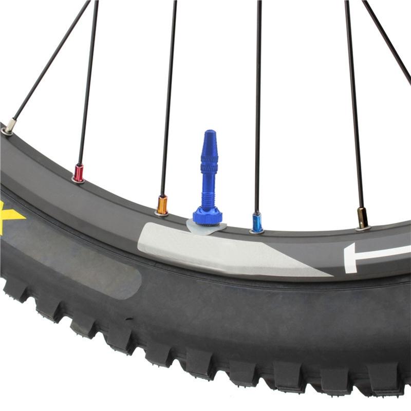 60x Barevné niple na dráty pro MTB silniční kolo 14G Průměr 2 mm Dlouhé 12 mm Náhradní příslušenství pro cyklistiku