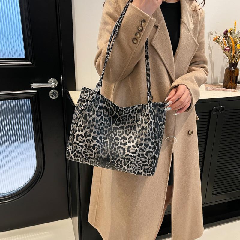 Fashionable Leopard Print Tote Bag For Women Stylish Large Capacity Pu Shoulder Bag