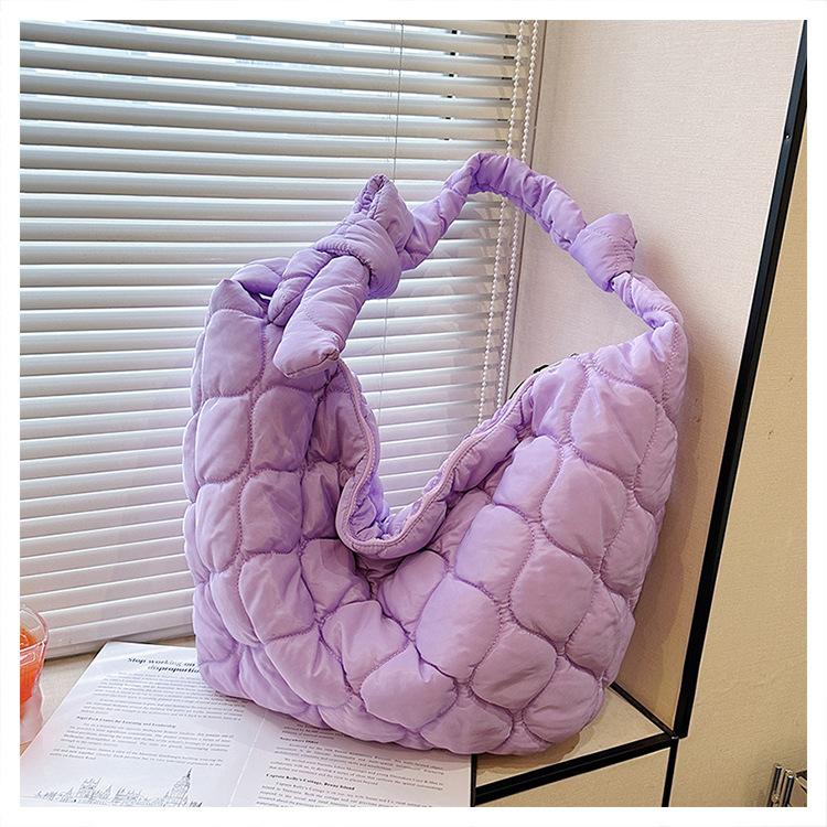 

The New Pleated Cloud Women s Handbag Has A Large Capacity 40*15*42 фиолетовый