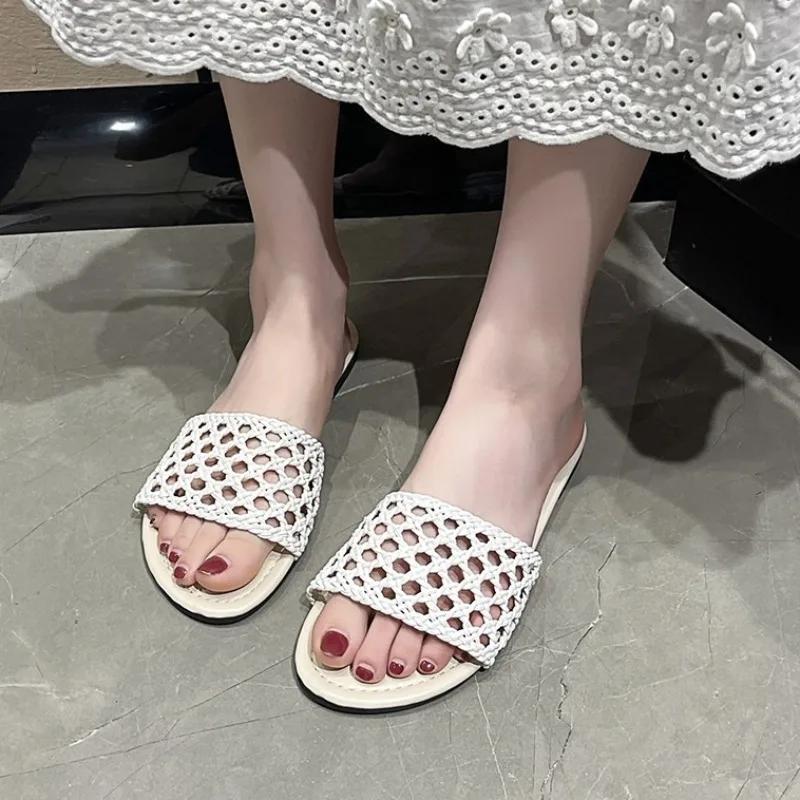 Plus Size 2025 Summer Open Toe Women's Slippers Hot Sale Round Toe Hollow Weave Flat with Sandals Daily Beach Slippers