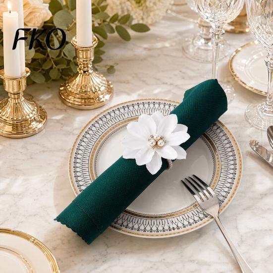 Serviettenring 6 Stück Weiße Lotusringe, Chiffonblumen Metallhalter, Weicher Stoff Perlen-Dinnerringe für Hochzeit Junggesellinnenabschied Tisch