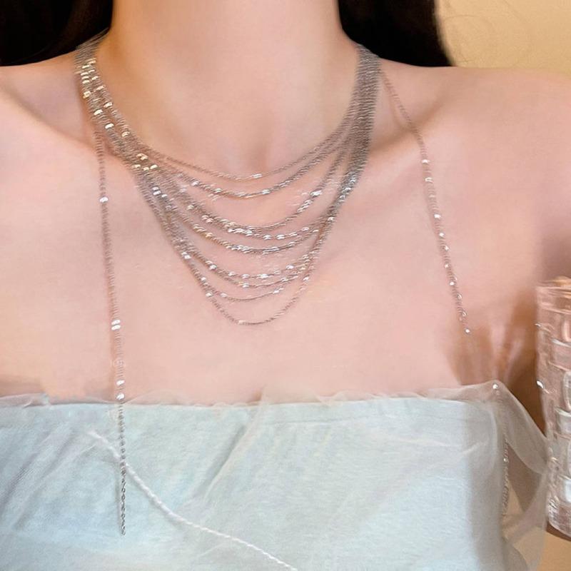 Layered Necklace with Dangling Fringes for The Collarbone. Women's Style. Multi-layered. Lightweight. Luxury. Small-scale. Sophisticated. High-end.