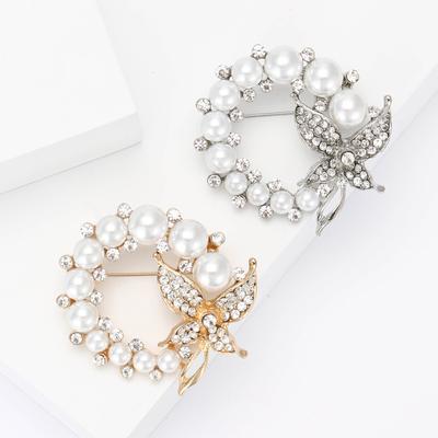 Hochwertige runde Brosche mit Perlen und Strasssteinen in Schmetterlingsform, exquisite und vielseitige Anstecknadel für Damenbekleidung