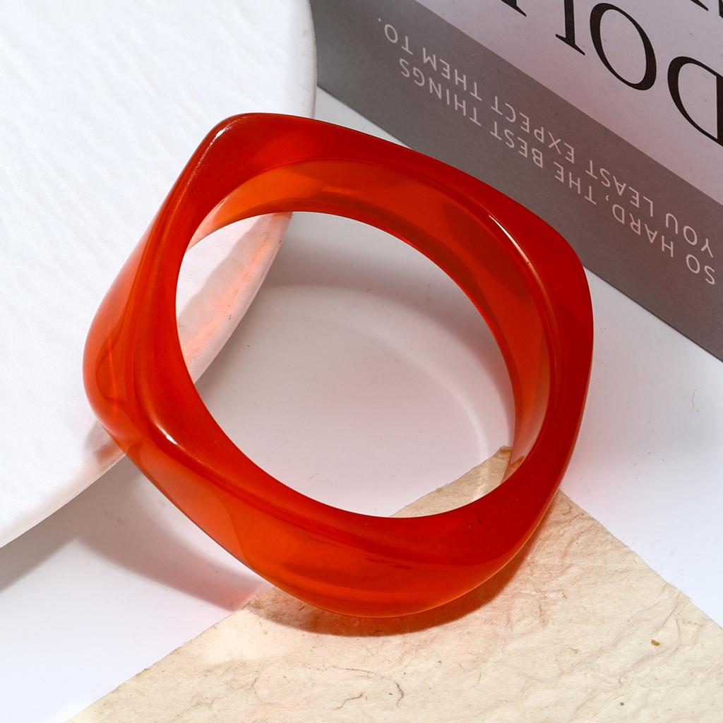 European and American geometric smudge coffee bracelet resin arc bracelet niche design student girlfriend jewelry women