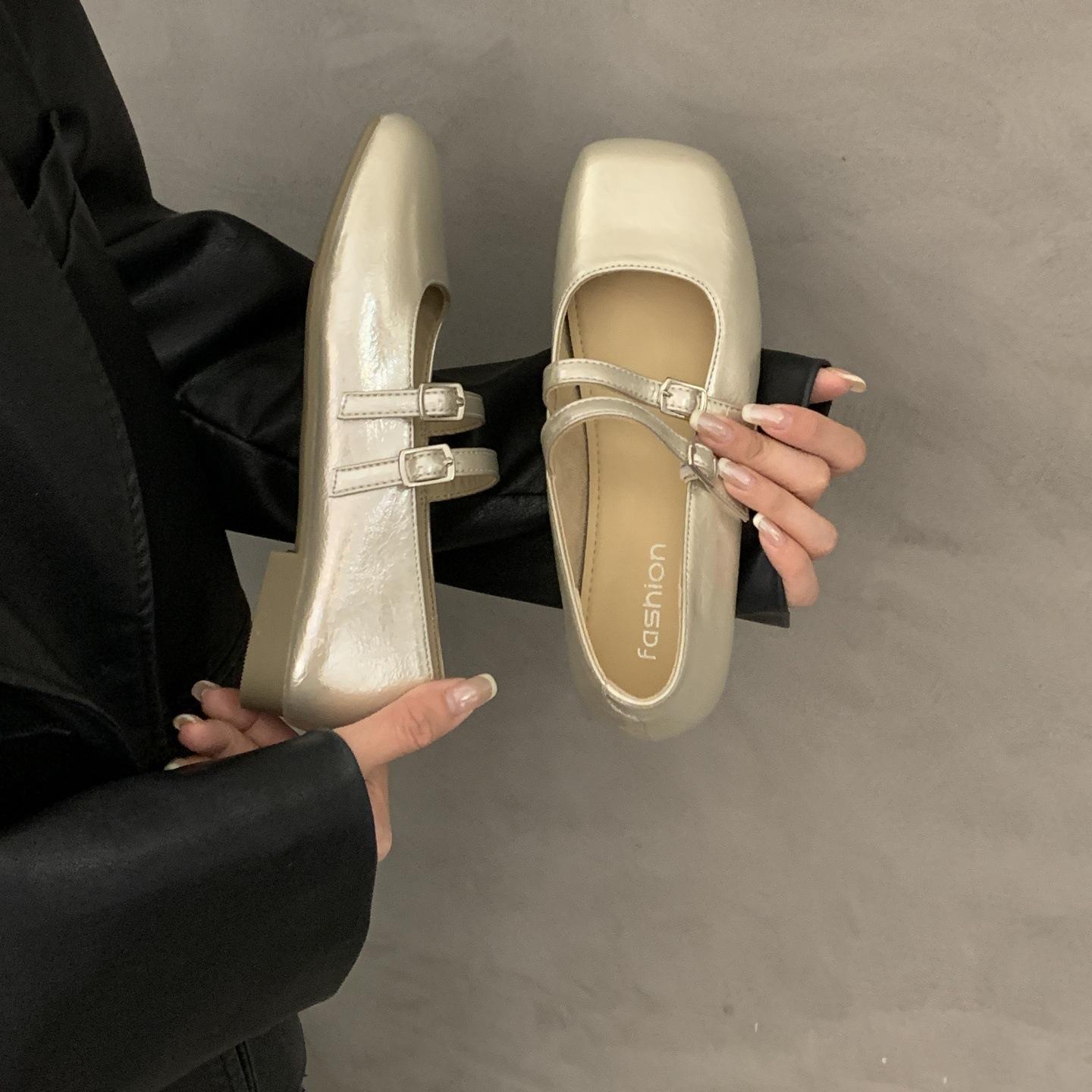 

French Mary Jane shoes women s 2025 new popular models with skirts, small leather shoes, low heels and soft soles, not tired feet, single shoes 35