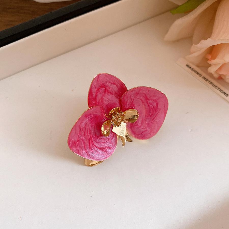 

Steel needle metal oil drip flower stud earrings women s retro simple fashion earrings light luxury high-end earrings design sense niche